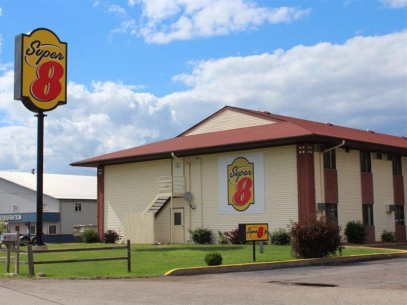 Super 8 by Wyndham Eau Claire I-94 Motel Bagian luar foto