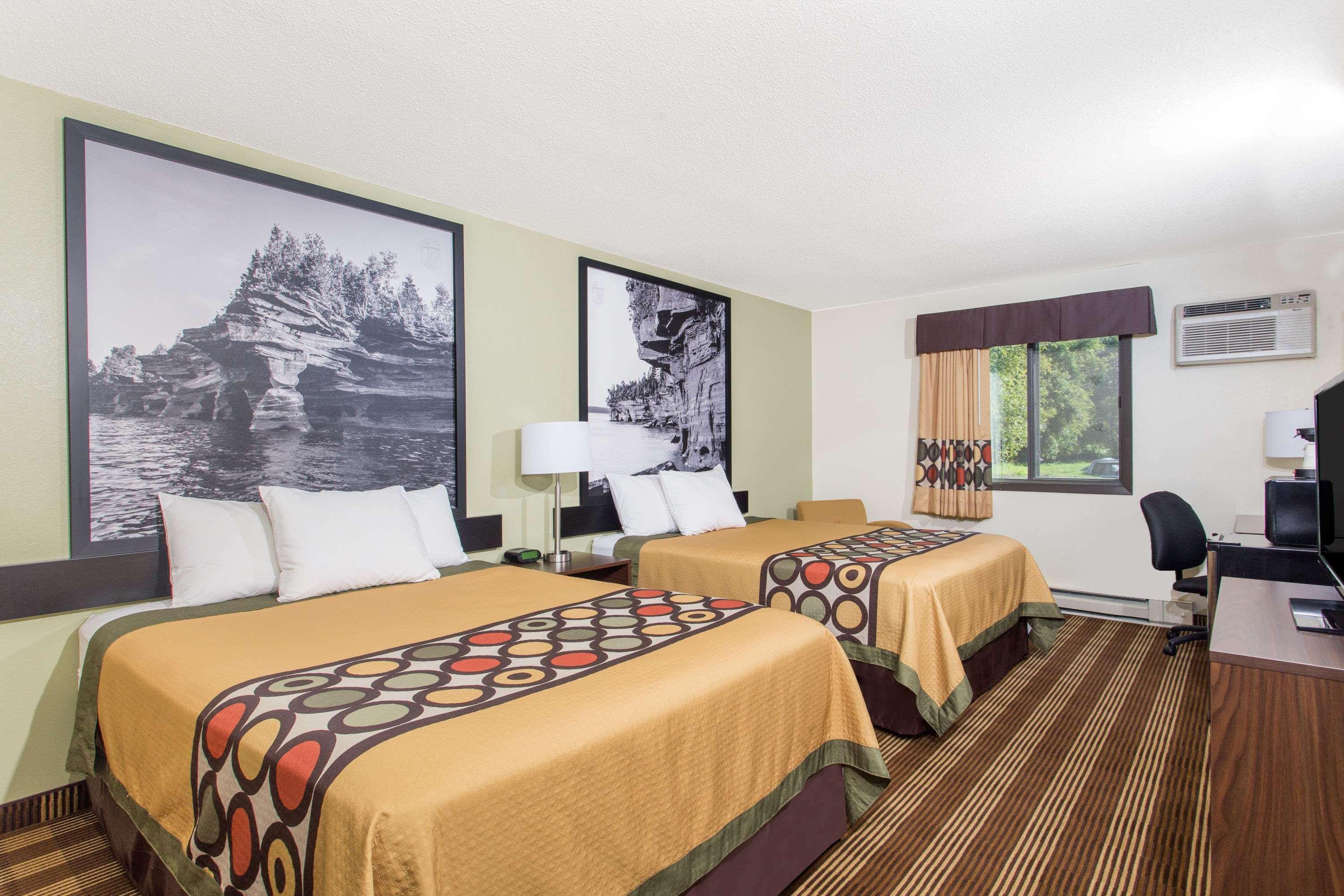 Super 8 by Wyndham Eau Claire I-94 Motel Bagian luar foto