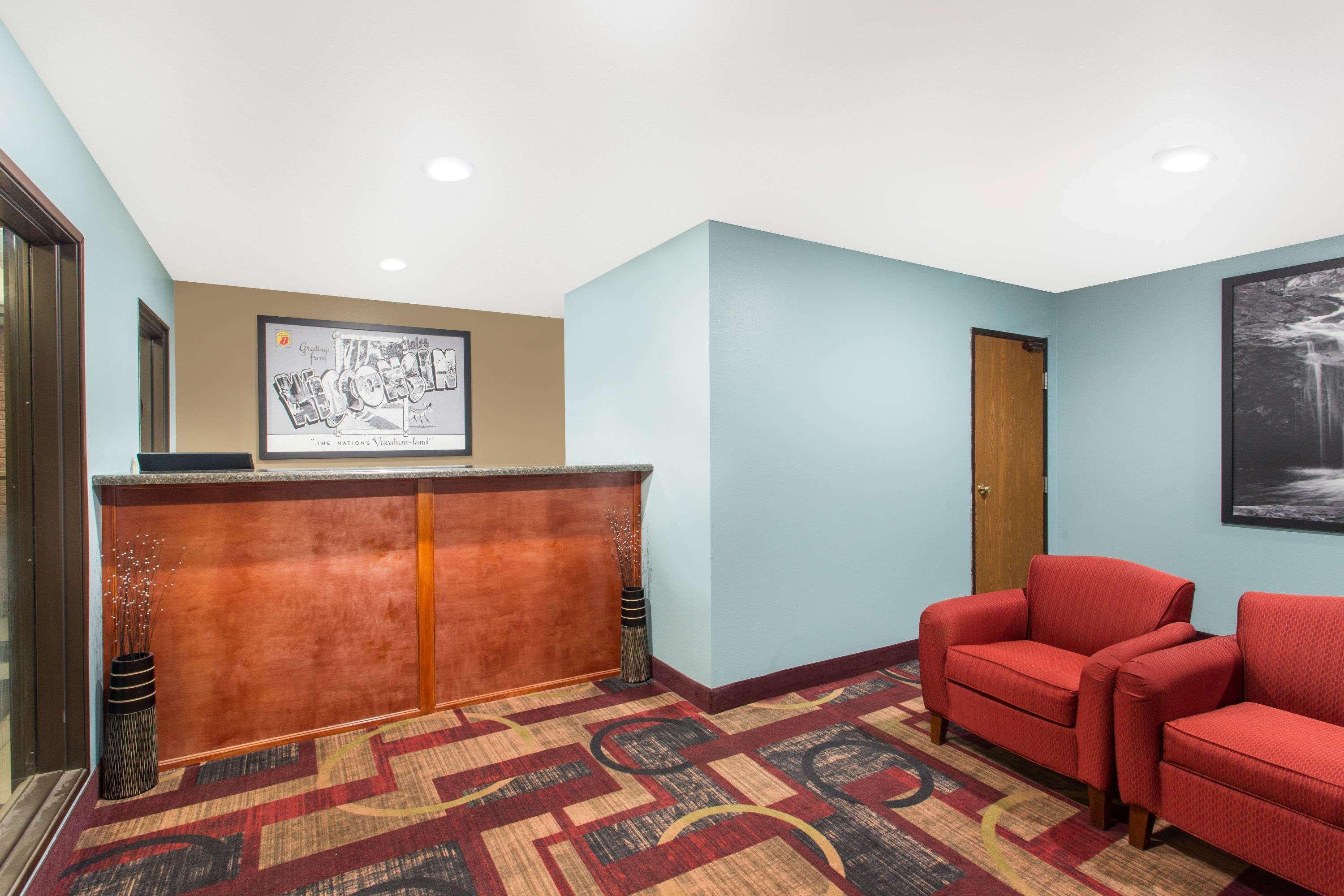 Super 8 by Wyndham Eau Claire I-94 Motel Bagian luar foto