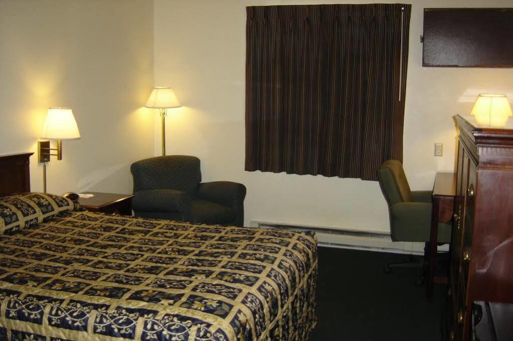 Super 8 by Wyndham Eau Claire I-94 Motel Bagian luar foto