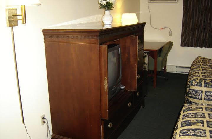 Super 8 by Wyndham Eau Claire I-94 Motel Bagian luar foto