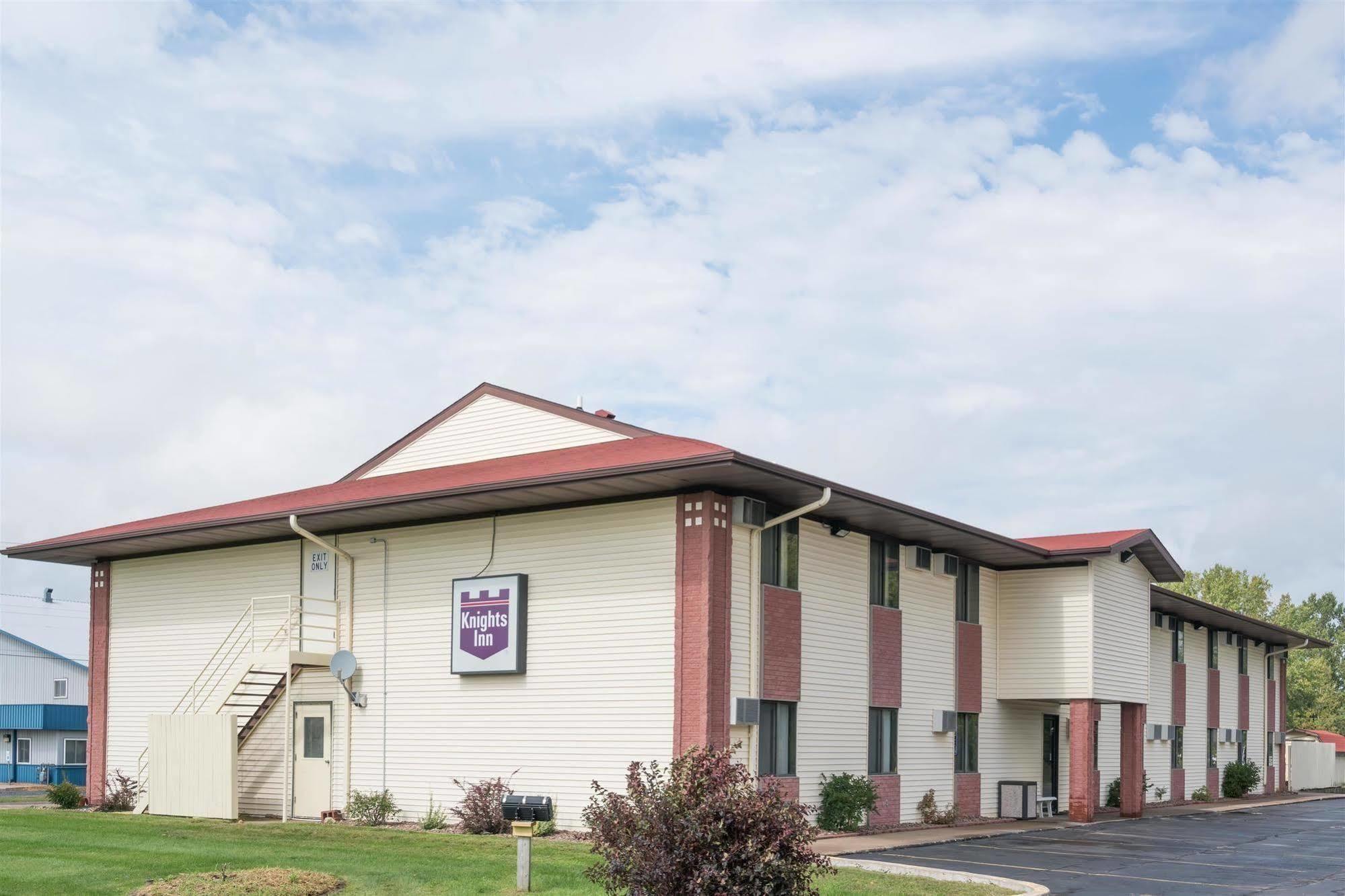 Super 8 by Wyndham Eau Claire I-94 Motel Bagian luar foto