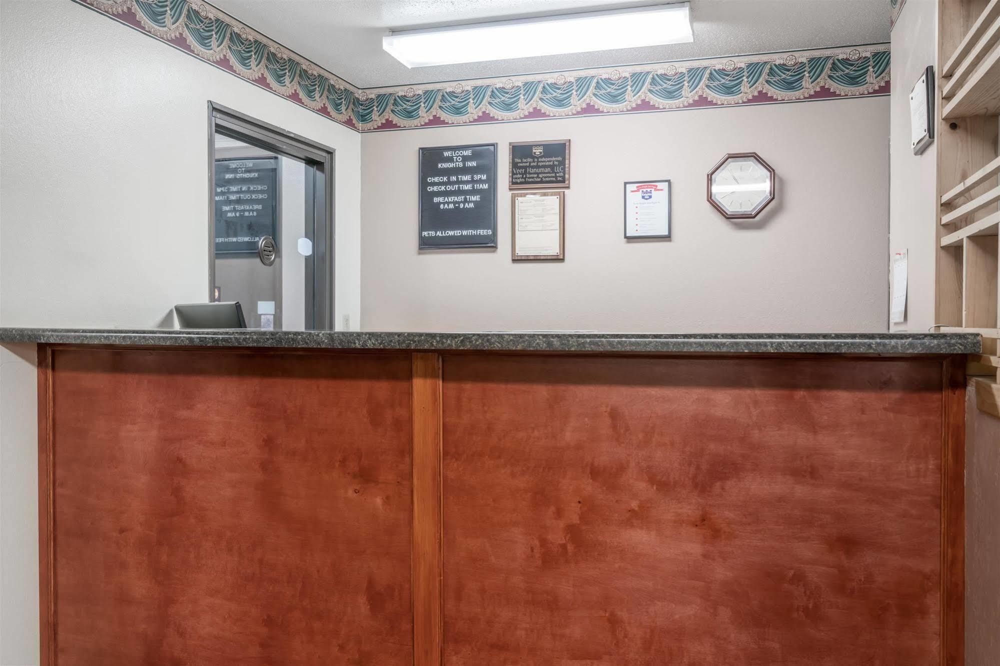 Super 8 by Wyndham Eau Claire I-94 Motel Bagian luar foto